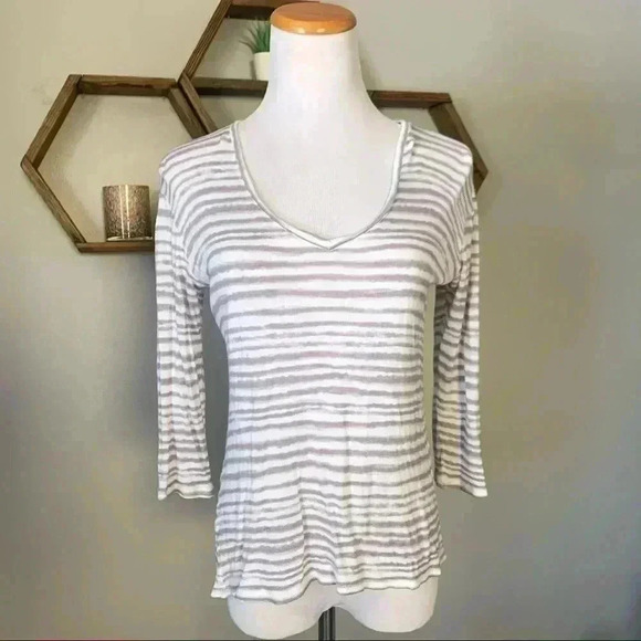 Splendid grey and white striped v neck sweater - Picture 1 of 5